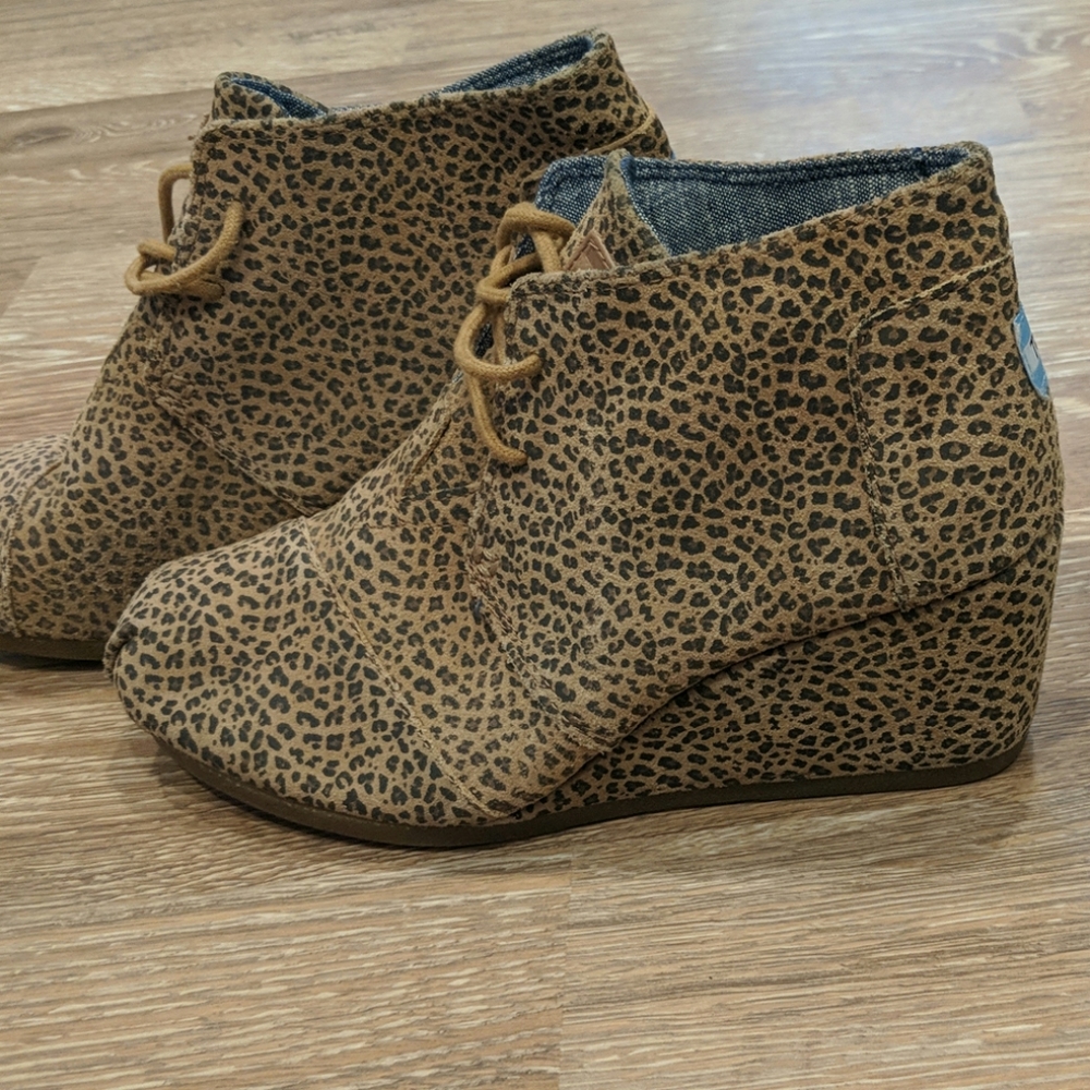 Tom's Leopard Wedges